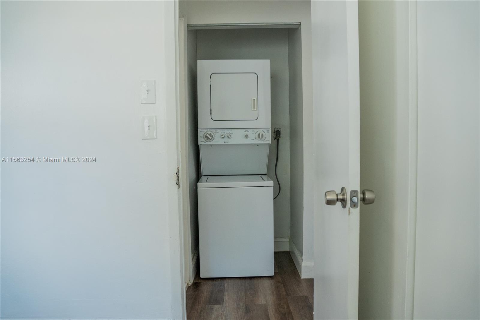 745 NW 4th St, Hallandale Beach, Florida 33009, 2 Bedrooms Bedrooms, ,1 BathroomBathrooms,Residential,For Sale,745 NW 4th St,A11563254