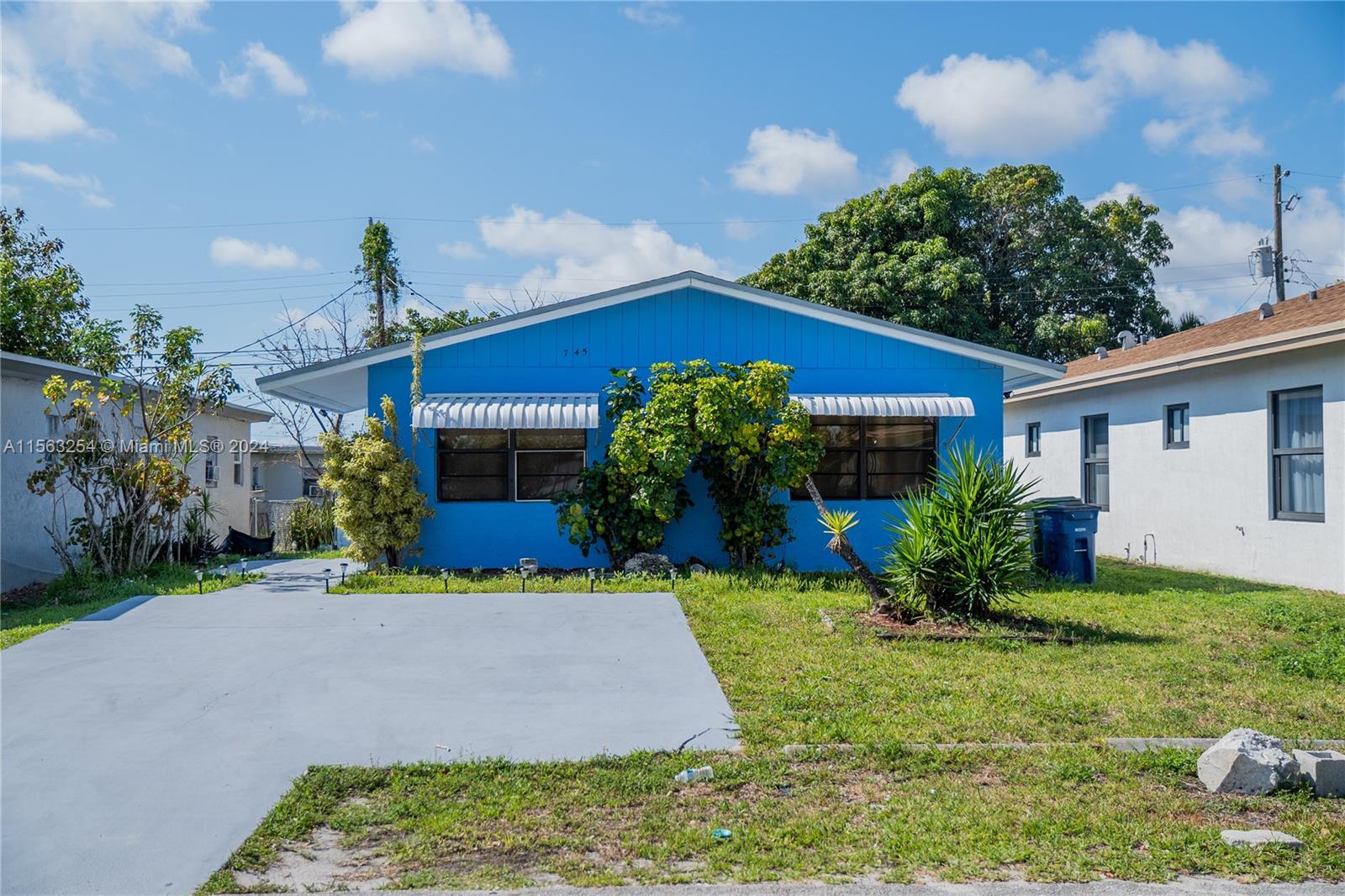 745 NW 4th St, Hallandale Beach, Florida 33009, 2 Bedrooms Bedrooms, ,1 BathroomBathrooms,Residential,For Sale,745 NW 4th St,A11563254