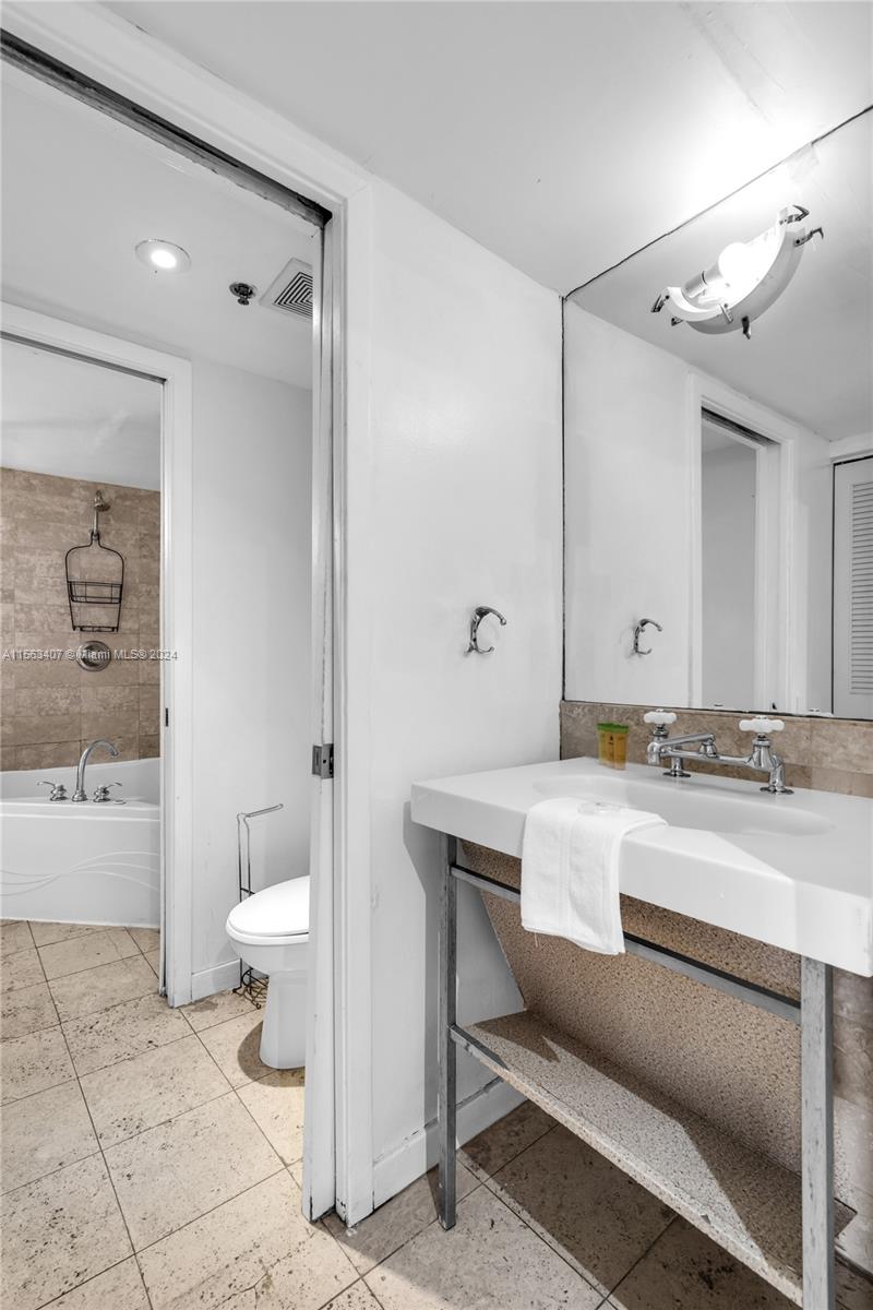 100 Collins Ave 203, Miami Beach, Florida 33139, 1 Bedroom Bedrooms, ,1 BathroomBathrooms,Residential,For Sale,100 Collins Ave 203,A11563407