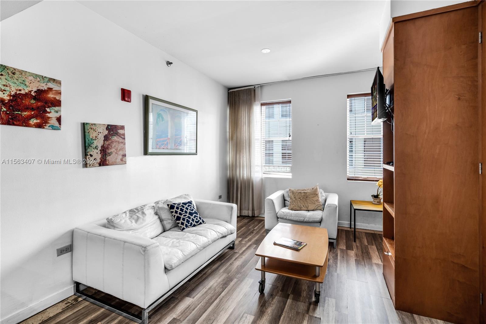 100 Collins Ave 203, Miami Beach, Florida 33139, 1 Bedroom Bedrooms, ,1 BathroomBathrooms,Residential,For Sale,100 Collins Ave 203,A11563407