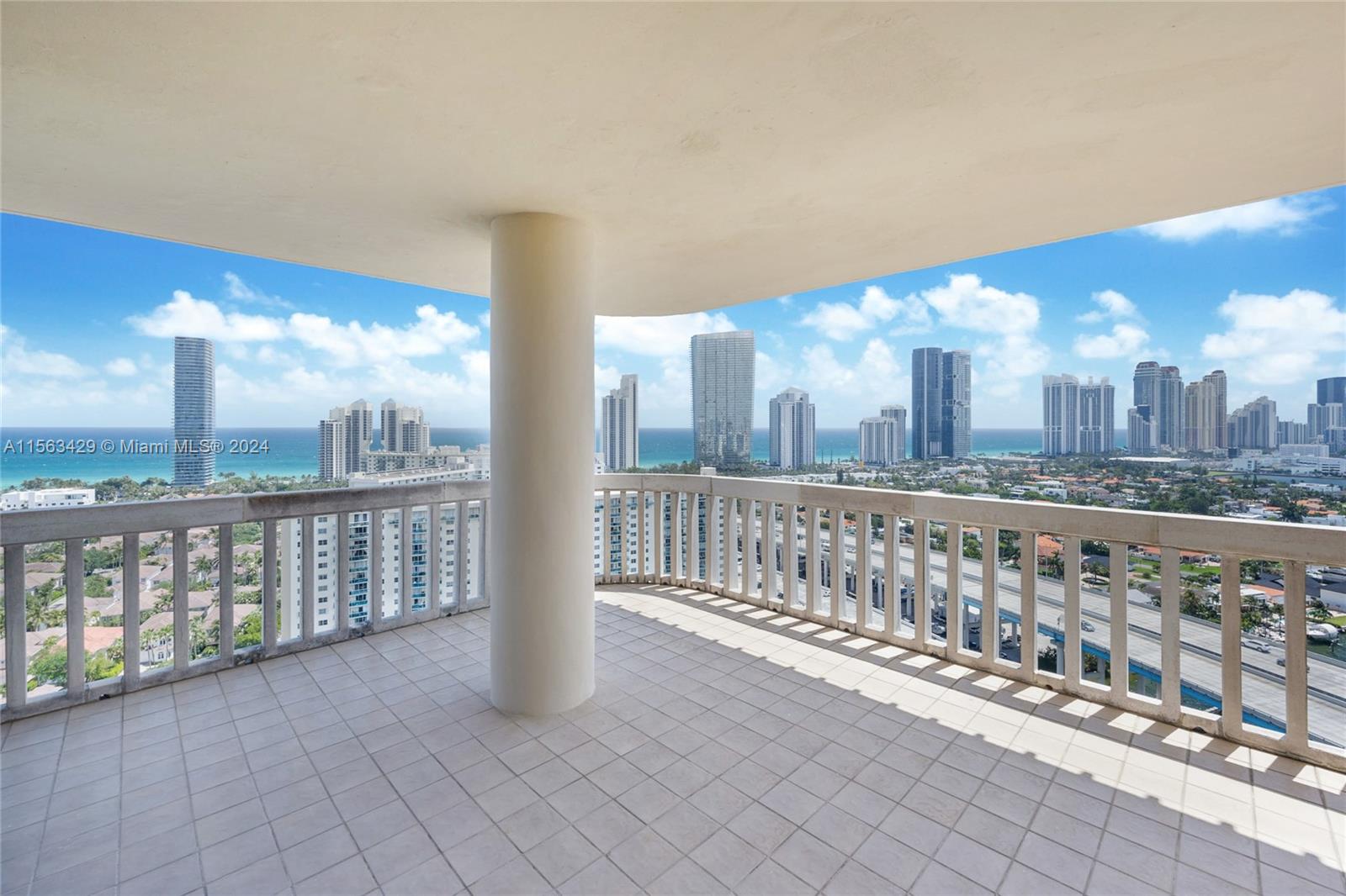 Aventura, Florida 33180, 3 Bedrooms Bedrooms, ,2 BathroomsBathrooms,Residential,For Sale,A11563429