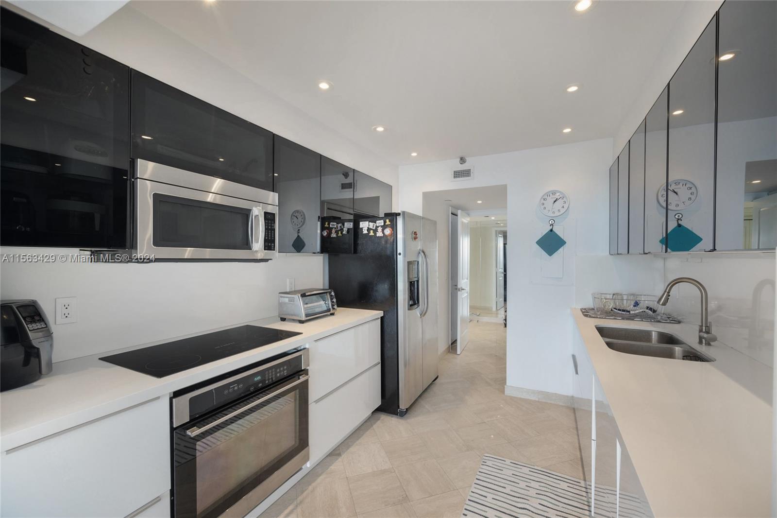 Aventura, Florida 33180, 3 Bedrooms Bedrooms, ,2 BathroomsBathrooms,Residential,For Sale,A11563429