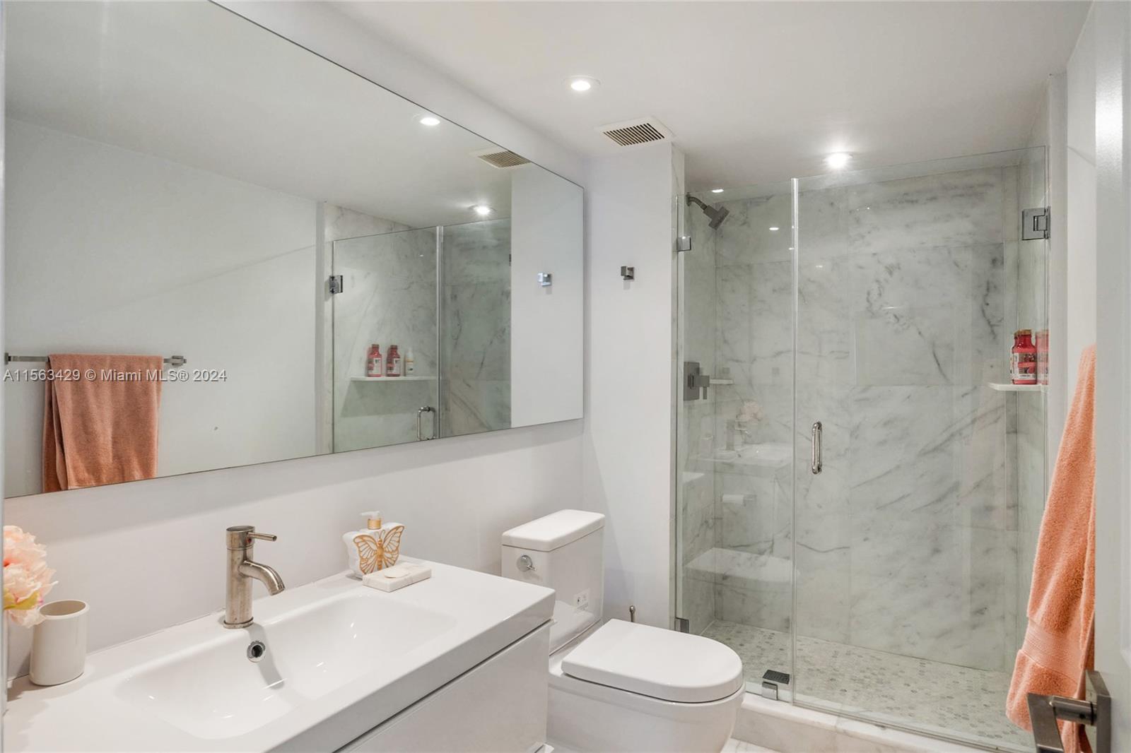 Aventura, Florida 33180, 3 Bedrooms Bedrooms, ,2 BathroomsBathrooms,Residential,For Sale,A11563429