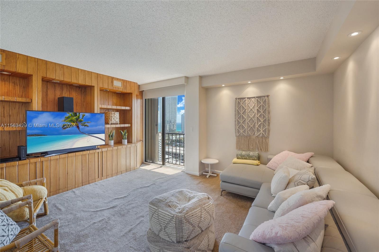 Aventura, Florida 33180, 3 Bedrooms Bedrooms, ,2 BathroomsBathrooms,Residential,For Sale,A11563429