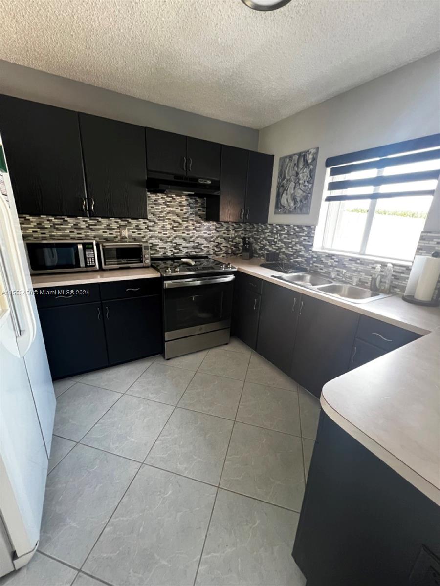 18754 NW 84th Psge 1802, Hialeah, Florida 33015, 4 Bedrooms Bedrooms, ,3 BathroomsBathrooms,Residentiallease,For Rent,18754 NW 84th Psge 1802,A11563450