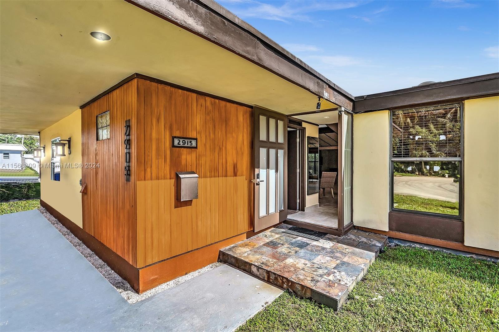 2915 Arthur St, Hollywood, Florida 33020, 4 Bedrooms Bedrooms, ,2 BathroomsBathrooms,Residential,For Sale,2915 Arthur St,A11563309