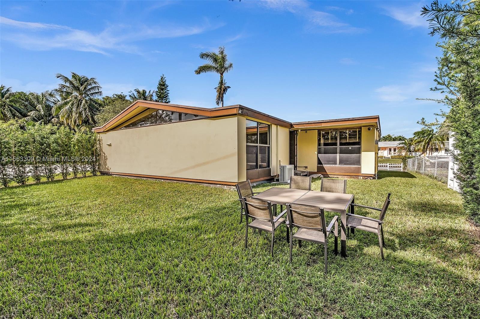 2915 Arthur St, Hollywood, Florida 33020, 4 Bedrooms Bedrooms, ,2 BathroomsBathrooms,Residential,For Sale,2915 Arthur St,A11563309