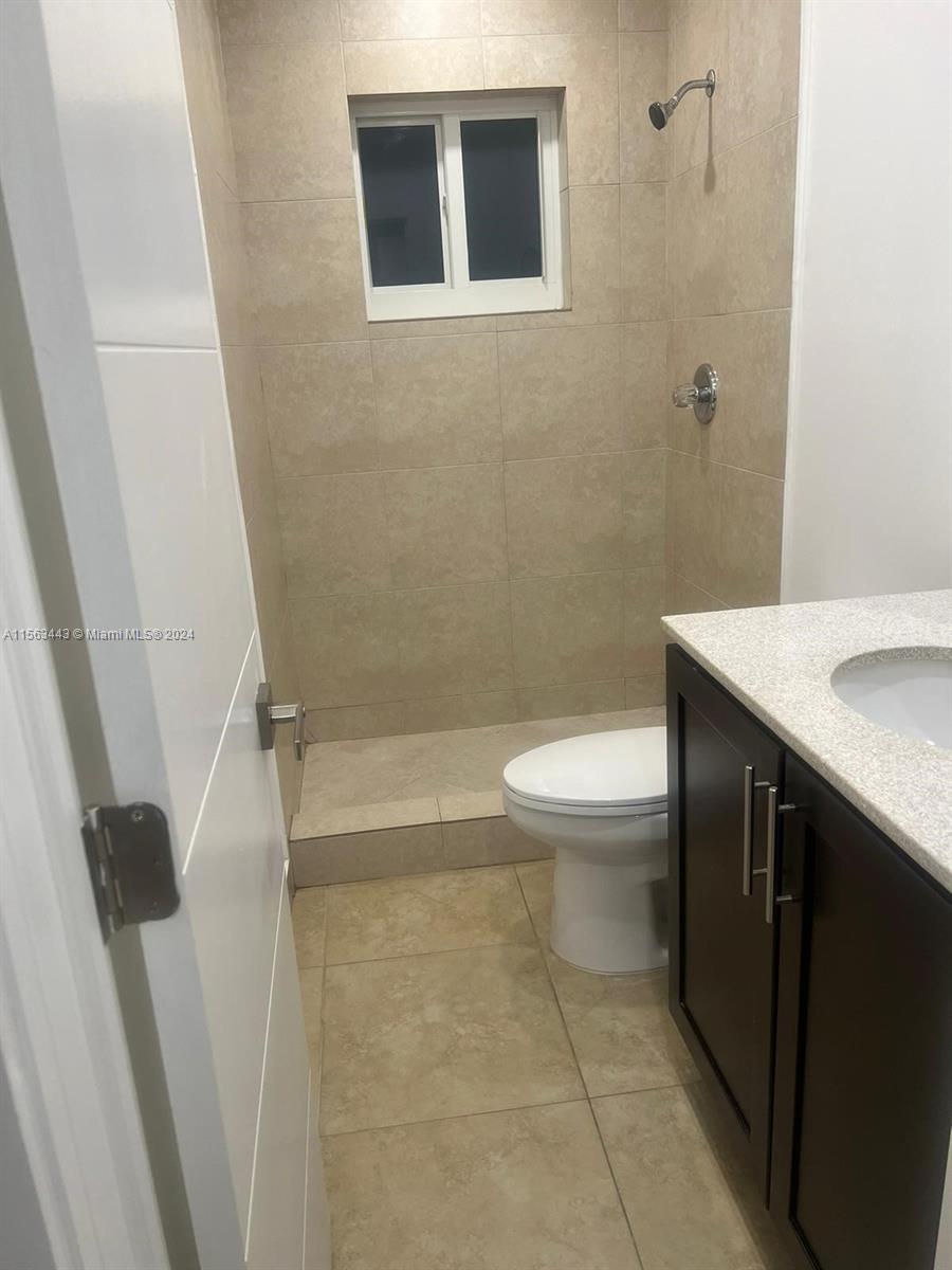 407 SE 9th Ct 4, Hallandale Beach, Florida 33009, 2 Bedrooms Bedrooms, ,2 BathroomsBathrooms,Residentiallease,For Rent,407 SE 9th Ct 4,A11563443