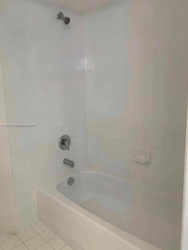 6061 Collins Ave 16C, Miami Beach, Florida 33140, 2 Bedrooms Bedrooms, ,2 BathroomsBathrooms,Residentiallease,For Rent,6061 Collins Ave 16C,A11563369