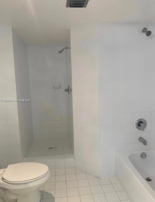 6061 Collins Ave 16C, Miami Beach, Florida 33140, 2 Bedrooms Bedrooms, ,2 BathroomsBathrooms,Residentiallease,For Rent,6061 Collins Ave 16C,A11563369