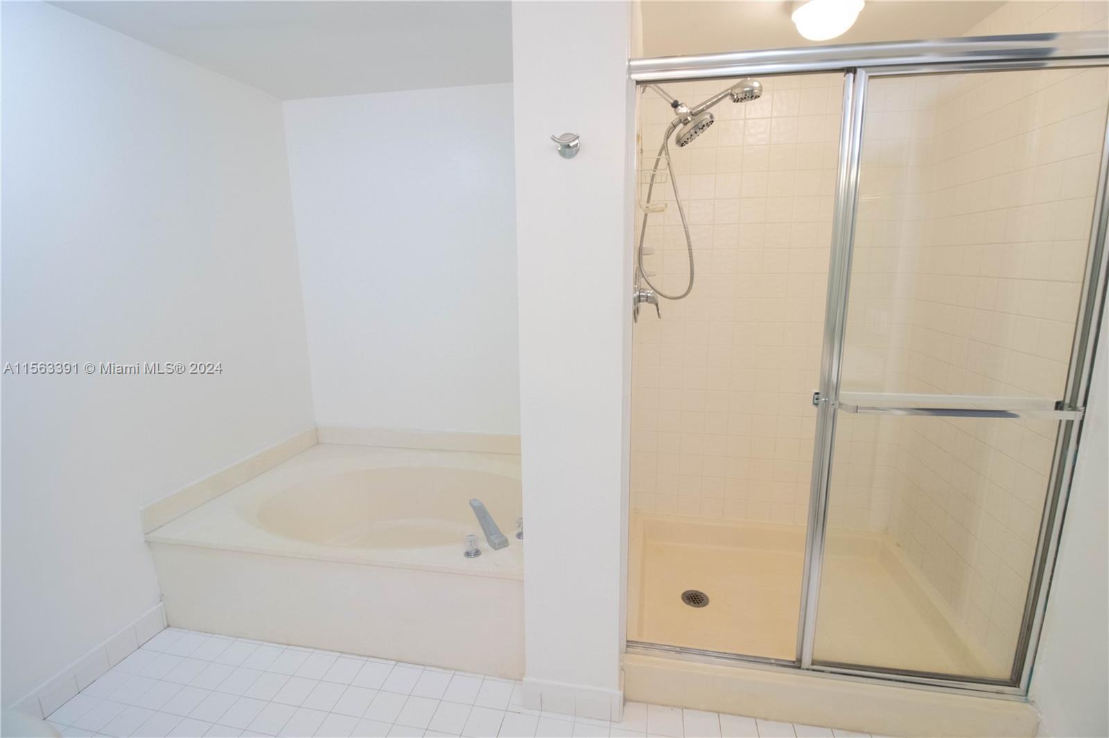 3610 Yacht Club Dr 207, Aventura, Florida 33180, 2 Bedrooms Bedrooms, ,2 BathroomsBathrooms,Residentiallease,For Rent,3610 Yacht Club Dr 207,A11563391