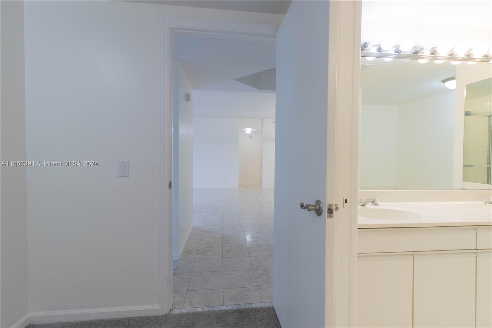 3610 Yacht Club Dr 207, Aventura, Florida 33180, 2 Bedrooms Bedrooms, ,2 BathroomsBathrooms,Residentiallease,For Rent,3610 Yacht Club Dr 207,A11563391