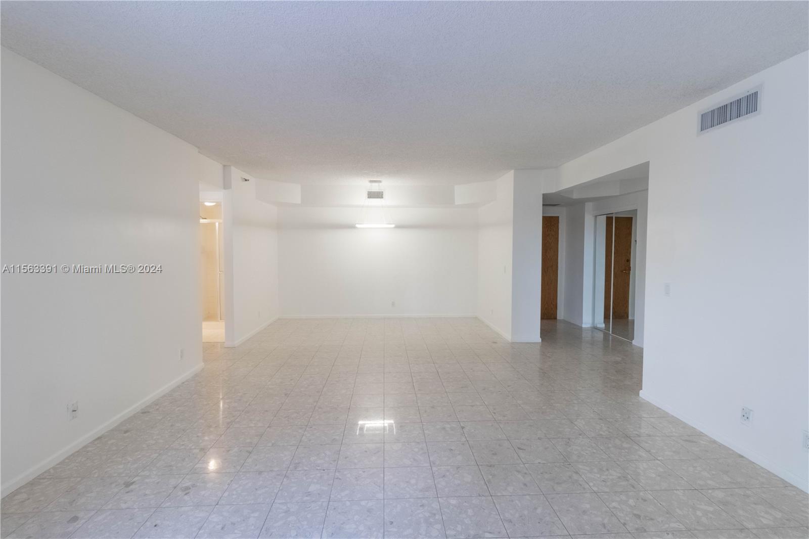 3610 Yacht Club Dr 207, Aventura, Florida 33180, 2 Bedrooms Bedrooms, ,2 BathroomsBathrooms,Residentiallease,For Rent,3610 Yacht Club Dr 207,A11563391