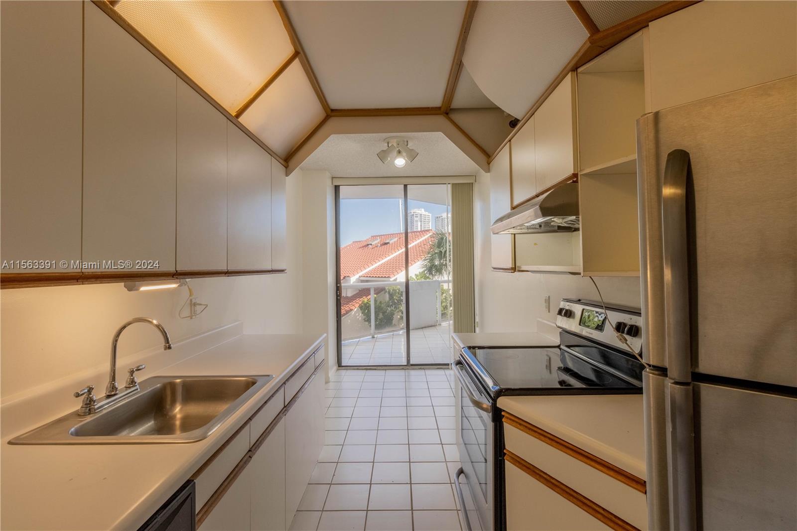 3610 Yacht Club Dr 207, Aventura, Florida 33180, 2 Bedrooms Bedrooms, ,2 BathroomsBathrooms,Residentiallease,For Rent,3610 Yacht Club Dr 207,A11563391