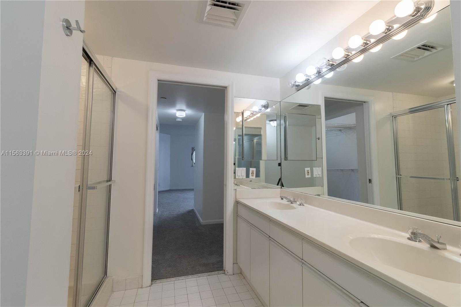 3610 Yacht Club Dr 207, Aventura, Florida 33180, 2 Bedrooms Bedrooms, ,2 BathroomsBathrooms,Residentiallease,For Rent,3610 Yacht Club Dr 207,A11563391