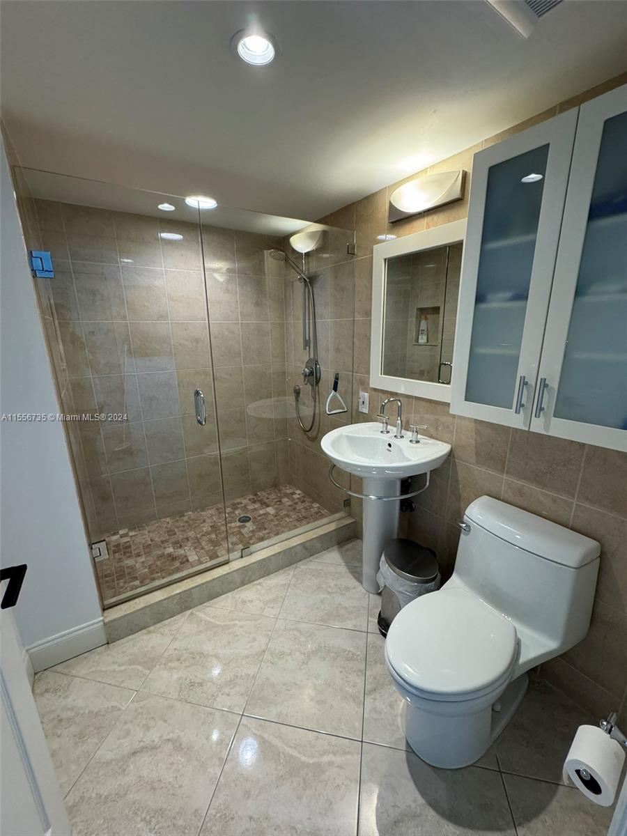 17800 N Bay Rd 704, Sunny Isles Beach, Florida 33160, 2 Bedrooms Bedrooms, ,2 BathroomsBathrooms,Residentiallease,For Rent,17800 N Bay Rd 704,A11556735