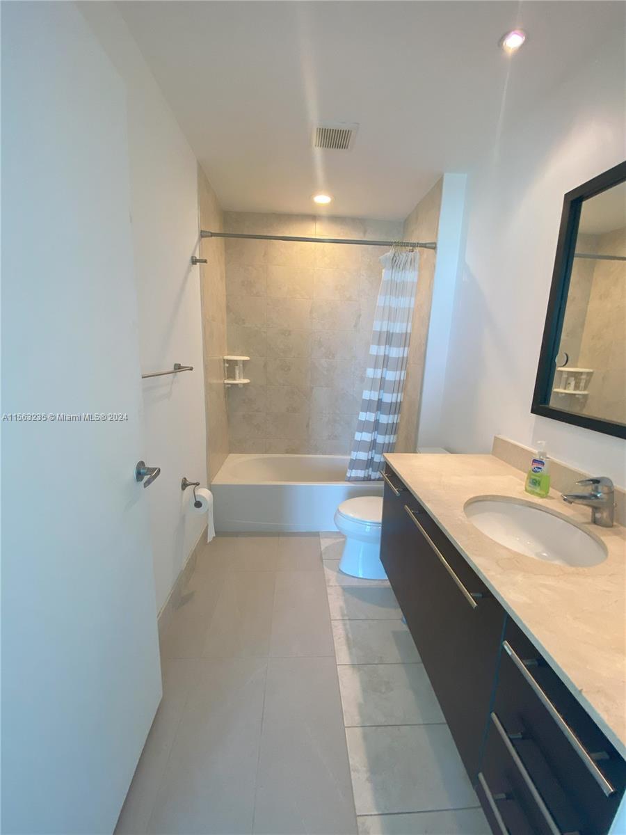 1900 N Bayshore Dr 3216, Miami, Florida 33132, 2 Bedrooms Bedrooms, ,1 BathroomBathrooms,Residentiallease,For Rent,1900 N Bayshore Dr 3216,A11563235