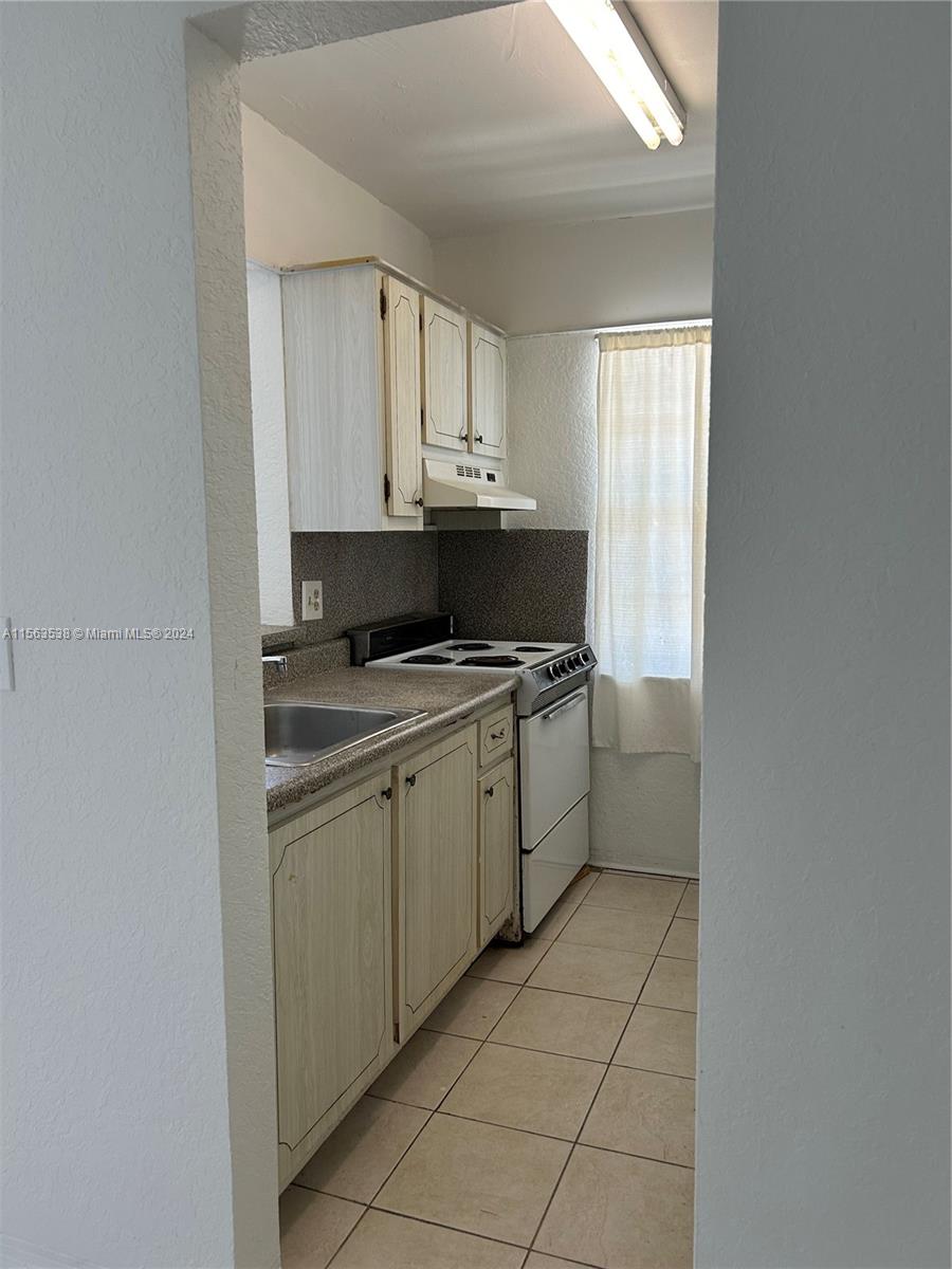 2225 Polk St 6B, Hollywood, Florida 33020, 1 Bedroom Bedrooms, ,1 BathroomBathrooms,Residential,For Sale,2225 Polk St 6B,A11563538