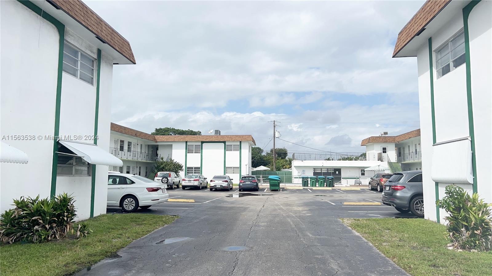 2225 Polk St 6B, Hollywood, Florida 33020, 1 Bedroom Bedrooms, ,1 BathroomBathrooms,Residential,For Sale,2225 Polk St 6B,A11563538