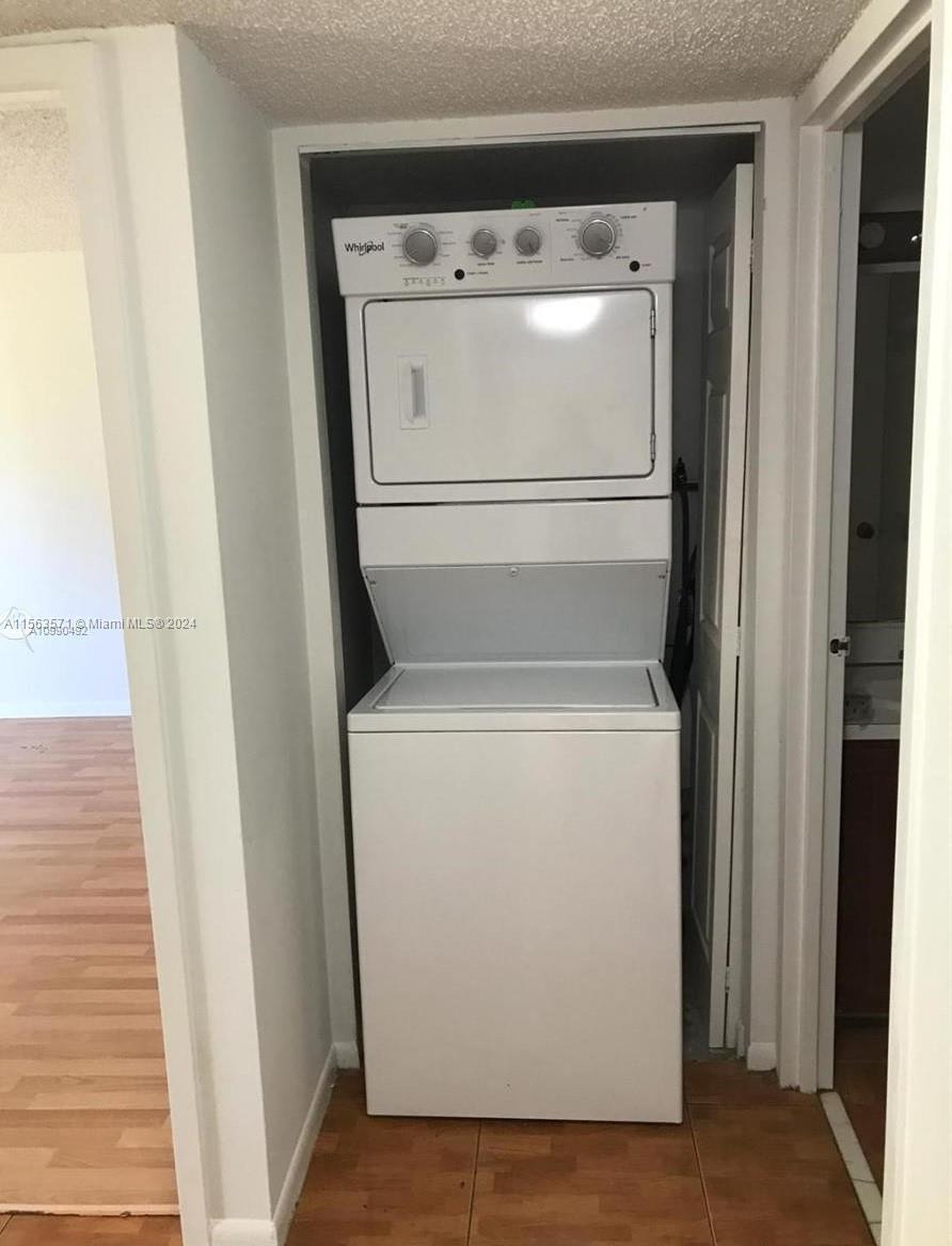 5821 Washington St 32, Hollywood, Florida 33023, 2 Bedrooms Bedrooms, ,2 BathroomsBathrooms,Residentiallease,For Rent,5821 Washington St 32,A11563571