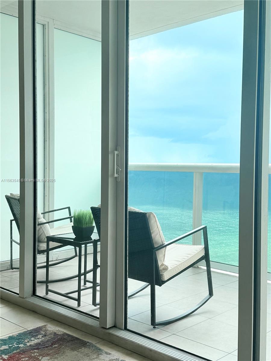Hallandale Beach, Florida 33009, 1 Bedroom Bedrooms, ,1 BathroomBathrooms,Residentiallease,For Rent,A11563545