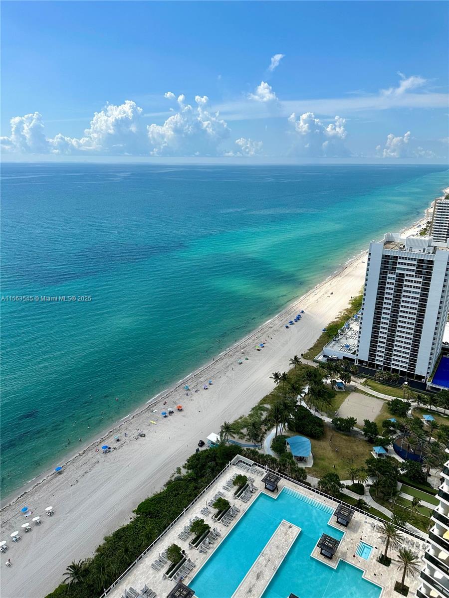 Hallandale Beach, Florida 33009, 1 Bedroom Bedrooms, ,1 BathroomBathrooms,Residentiallease,For Rent,A11563545