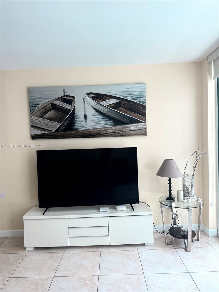 Hallandale Beach, Florida 33009, 1 Bedroom Bedrooms, ,1 BathroomBathrooms,Residentiallease,For Rent,A11563545