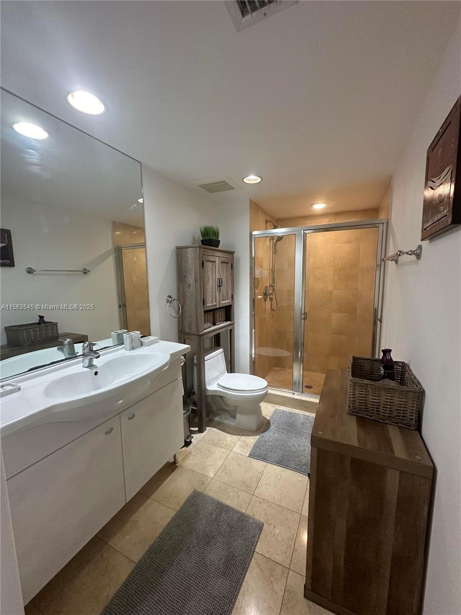 Hallandale Beach, Florida 33009, 1 Bedroom Bedrooms, ,1 BathroomBathrooms,Residentiallease,For Rent,A11563545