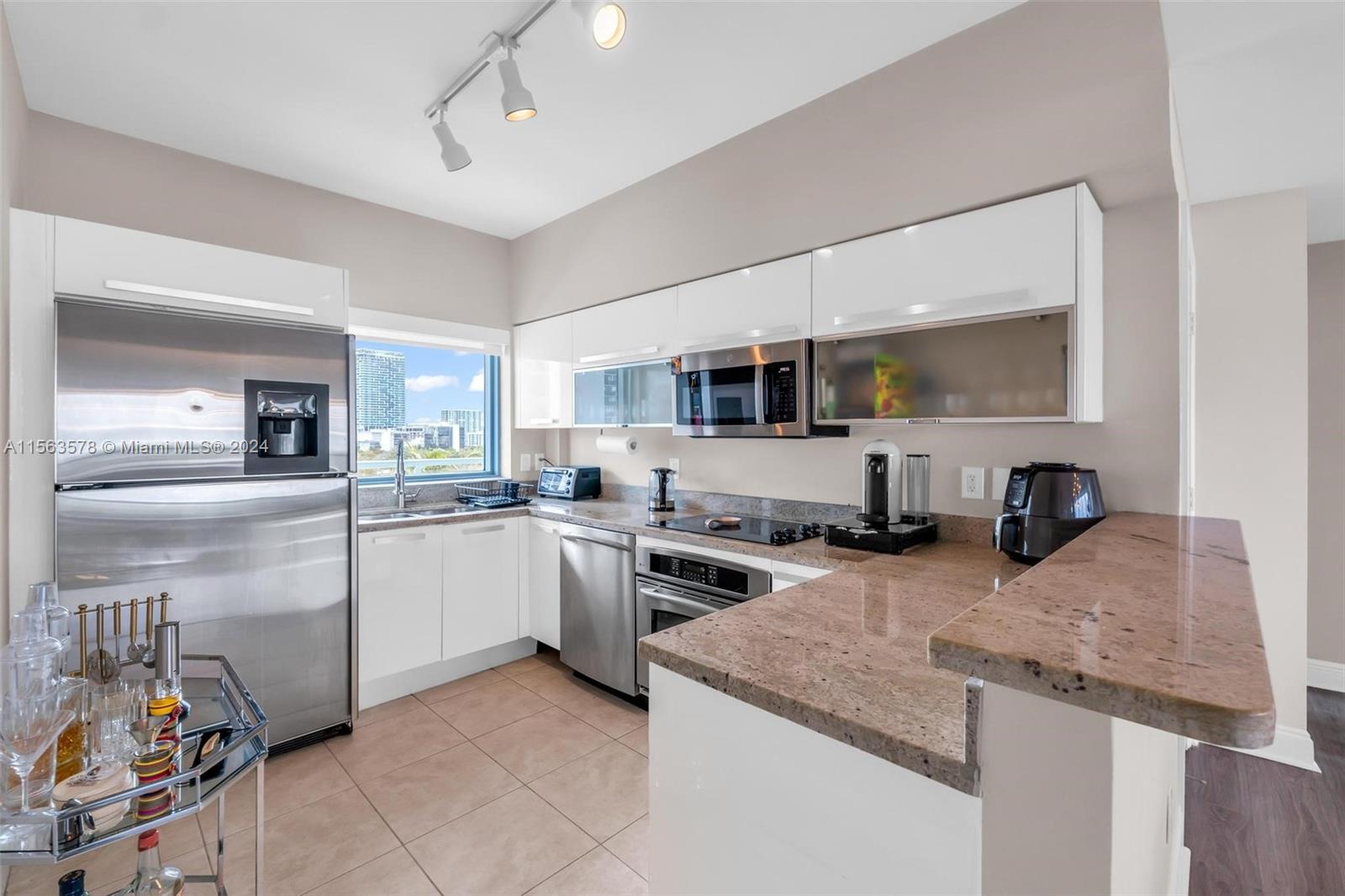 601 NE 36th St 904, Miami, Florida 33137, 2 Bedrooms Bedrooms, ,2 BathroomsBathrooms,Residentiallease,For Rent,601 NE 36th St 904,A11563578