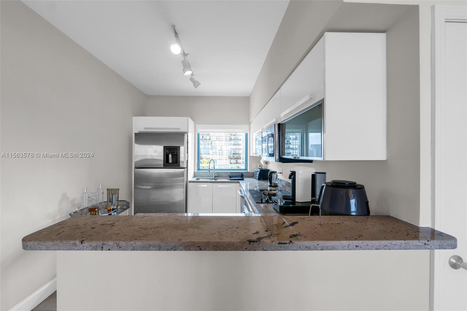 601 NE 36th St 904, Miami, Florida 33137, 2 Bedrooms Bedrooms, ,2 BathroomsBathrooms,Residentiallease,For Rent,601 NE 36th St 904,A11563578