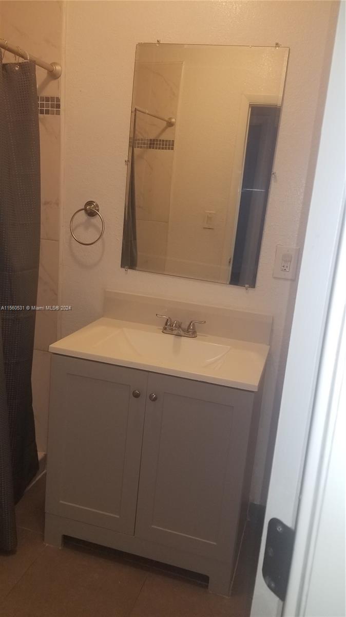 Miami, Florida 33134, 1 Bedroom Bedrooms, ,1 BathroomBathrooms,Residentiallease,For Rent,A11560531