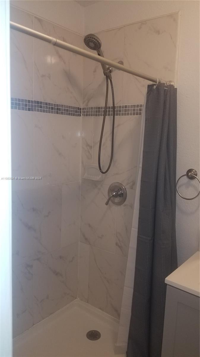 Miami, Florida 33134, 1 Bedroom Bedrooms, ,1 BathroomBathrooms,Residentiallease,For Rent,A11560531
