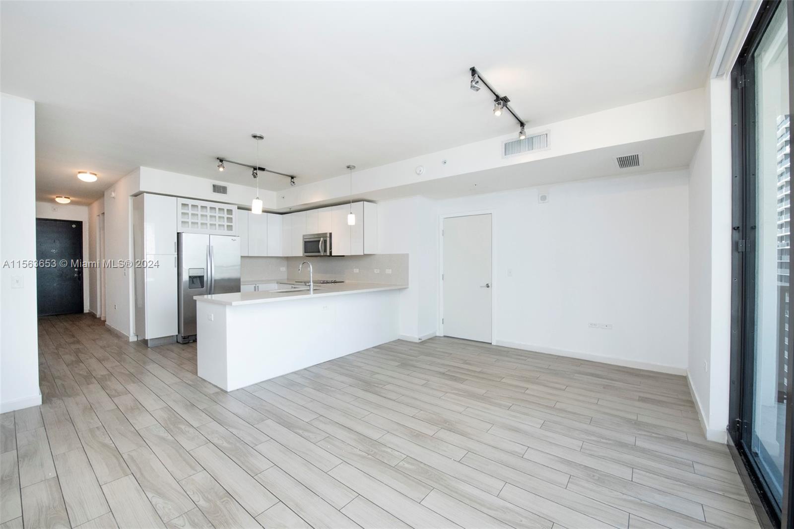 999 SW 1st Ave 2402, Miami, Florida 33130, 2 Bedrooms Bedrooms, ,2 BathroomsBathrooms,Residentiallease,For Rent,999 SW 1st Ave 2402,A11563653