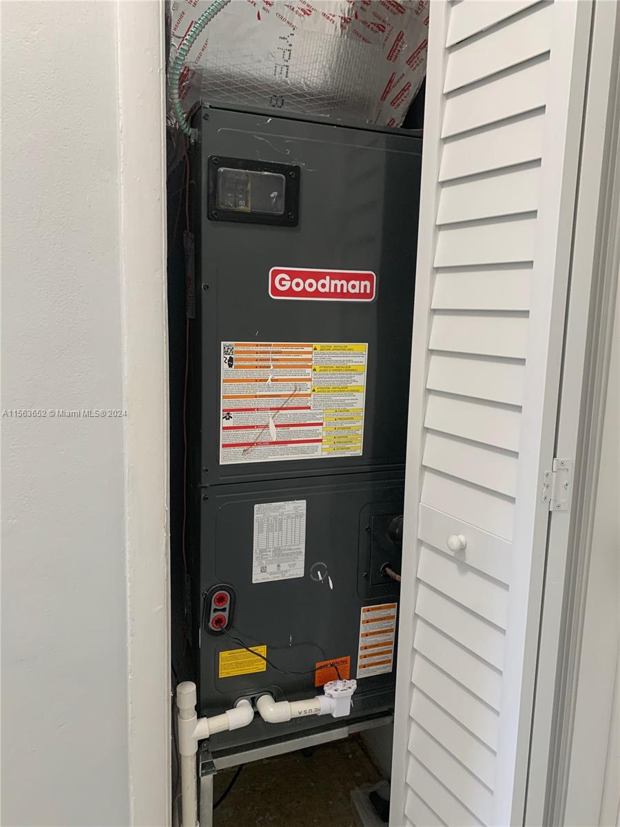 240 NW 5th Ave W, Dania Beach, Florida 33004, 2 Bedrooms Bedrooms, ,1 BathroomBathrooms,Residentiallease,For Rent,240 NW 5th Ave W,A11563652