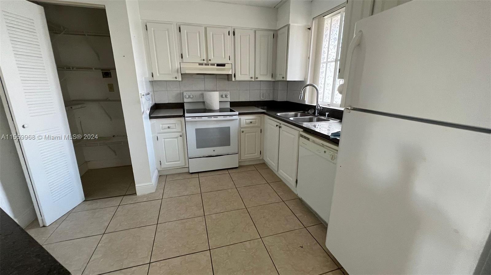 6155 NW 186th St 310, Hialeah, Florida 33015, 3 Bedrooms Bedrooms, ,2 BathroomsBathrooms,Residentiallease,For Rent,6155 NW 186th St 310,A11559968