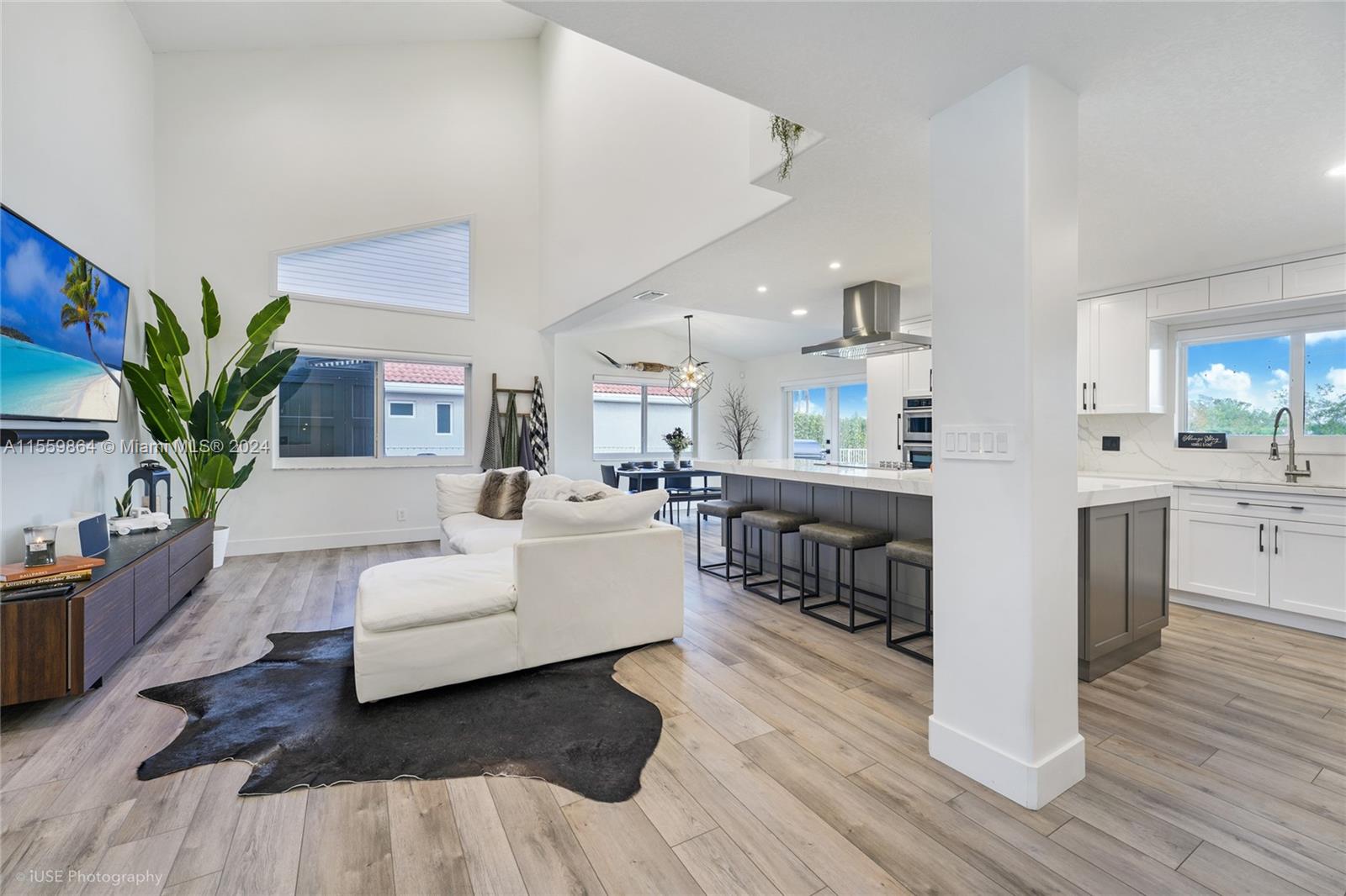 20125 NW 10th St, Pembroke Pines, Florida 33029, 4 Bedrooms Bedrooms, ,2 BathroomsBathrooms,Residentiallease,For Rent,20125 NW 10th St,A11559864
