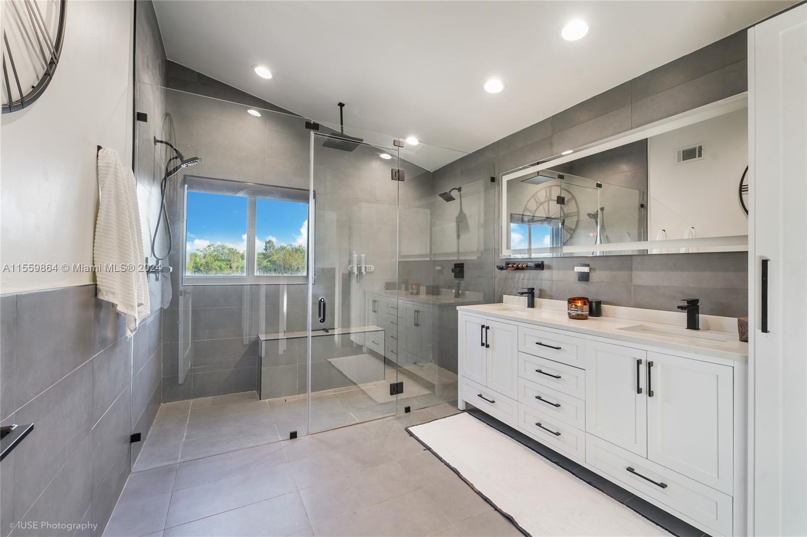 20125 NW 10th St, Pembroke Pines, Florida 33029, 4 Bedrooms Bedrooms, ,2 BathroomsBathrooms,Residentiallease,For Rent,20125 NW 10th St,A11559864