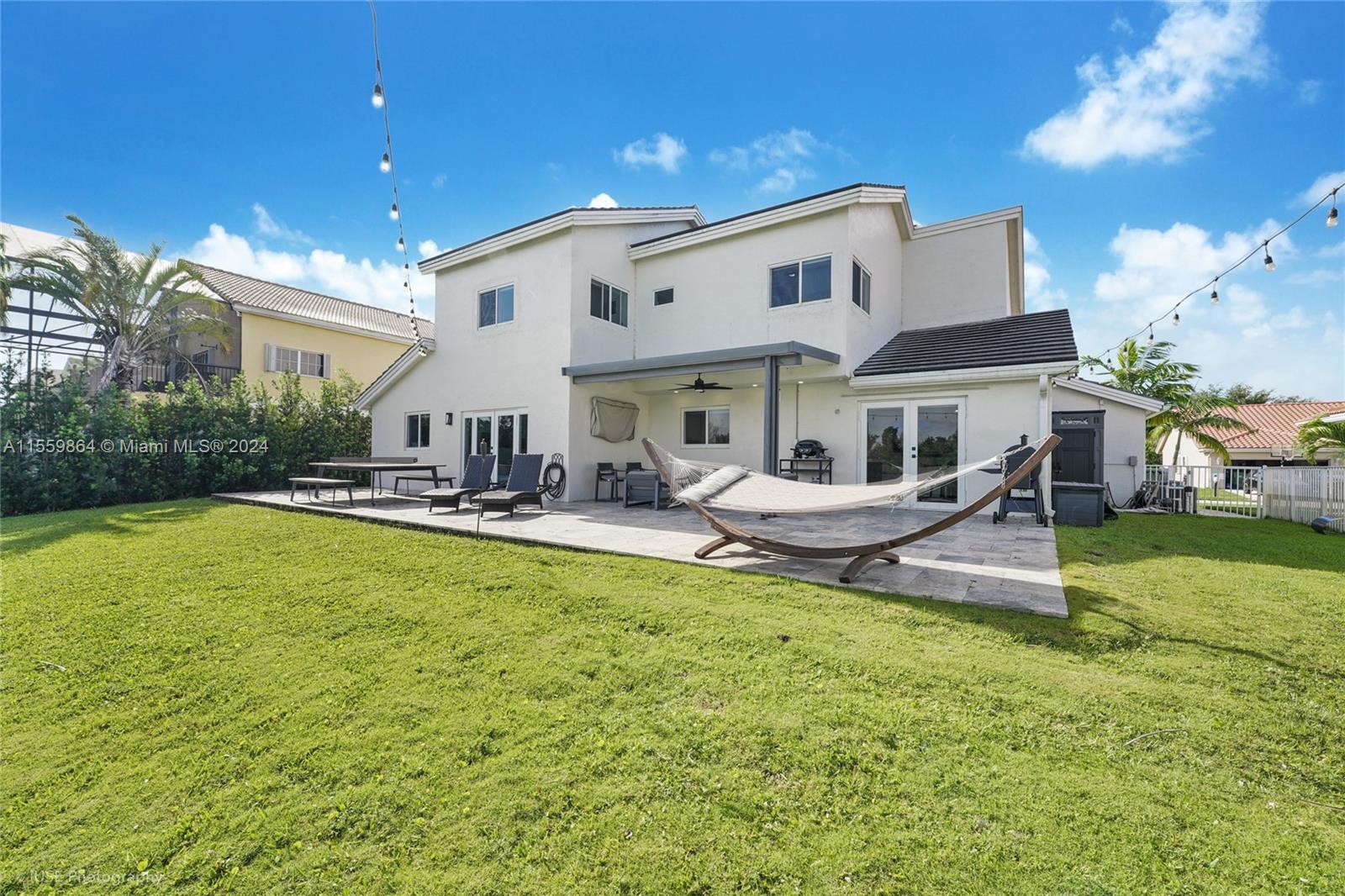 20125 NW 10th St, Pembroke Pines, Florida 33029, 4 Bedrooms Bedrooms, ,2 BathroomsBathrooms,Residentiallease,For Rent,20125 NW 10th St,A11559864
