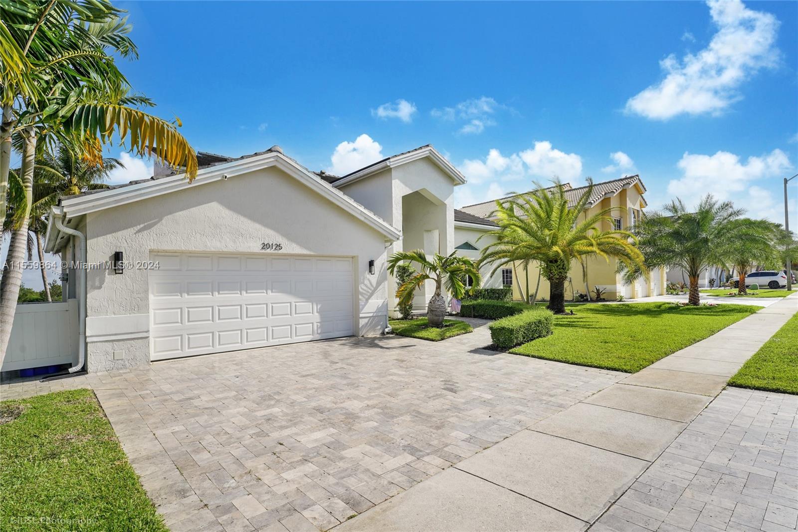 20125 NW 10th St, Pembroke Pines, Florida 33029, 4 Bedrooms Bedrooms, ,2 BathroomsBathrooms,Residentiallease,For Rent,20125 NW 10th St,A11559864