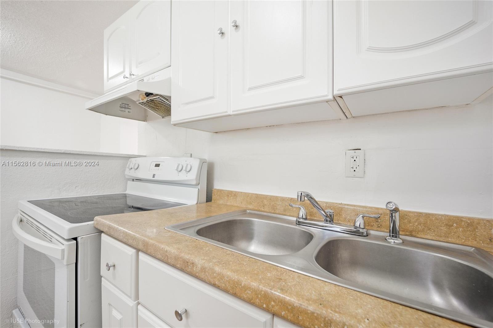 542 NW 8th St 2, Miami, Florida 33136, 1 Bedroom Bedrooms, ,1 BathroomBathrooms,Residentiallease,For Rent,542 NW 8th St 2,A11562816