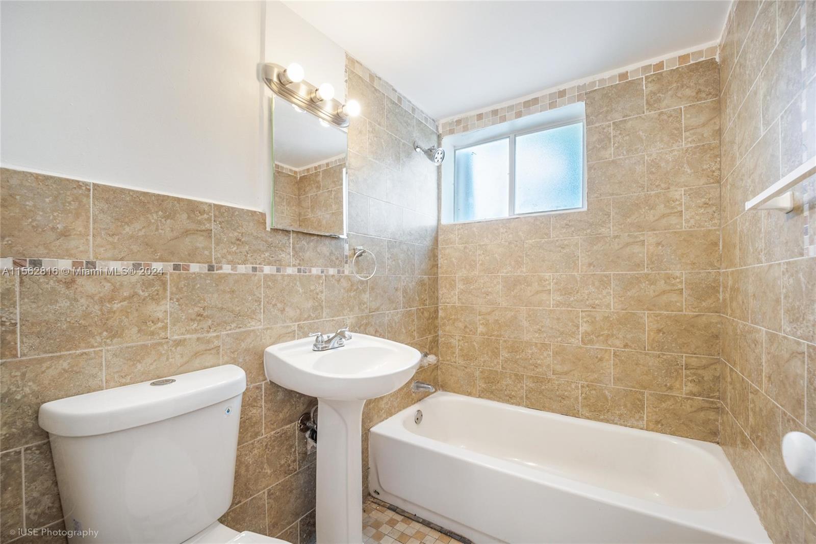 542 NW 8th St 2, Miami, Florida 33136, 1 Bedroom Bedrooms, ,1 BathroomBathrooms,Residentiallease,For Rent,542 NW 8th St 2,A11562816