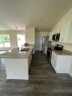 5051 NE tradewinds cir, Unincorporated Dade County, Florida 33935, 3 Bedrooms Bedrooms, ,2 BathroomsBathrooms,Residentiallease,For Rent,5051 NE tradewinds cir,A11538027