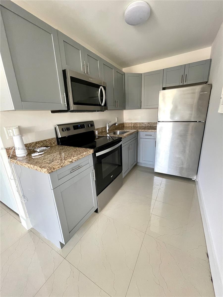 213 SW 14th St C, Dania Beach, Florida 33004, 1 Bedroom Bedrooms, ,1 BathroomBathrooms,Residentiallease,For Rent,213 SW 14th St C,A11563720