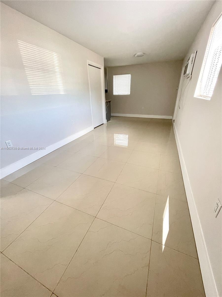 213 SW 14th St C, Dania Beach, Florida 33004, 1 Bedroom Bedrooms, ,1 BathroomBathrooms,Residentiallease,For Rent,213 SW 14th St C,A11563720