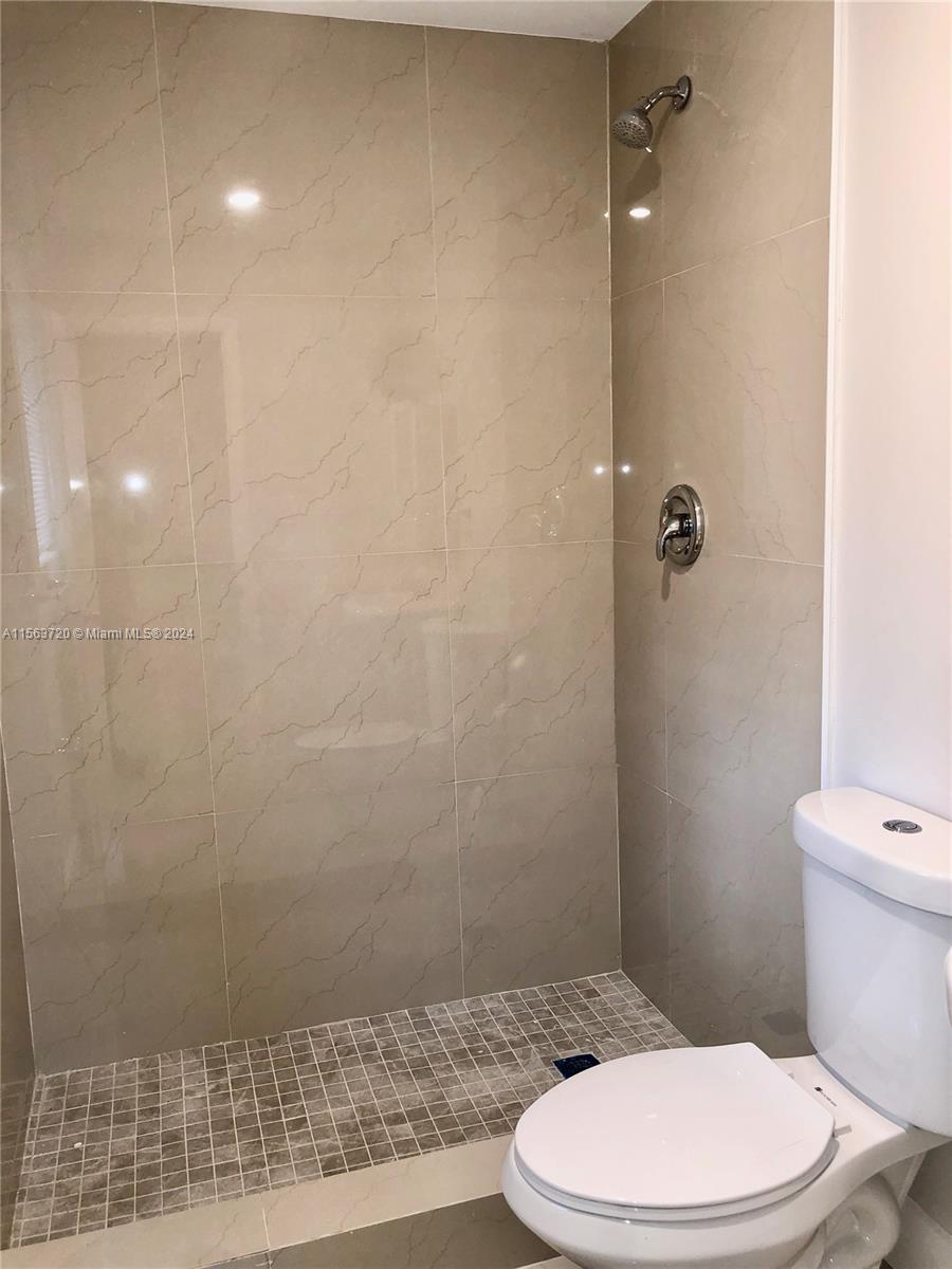 213 SW 14th St C, Dania Beach, Florida 33004, 1 Bedroom Bedrooms, ,1 BathroomBathrooms,Residentiallease,For Rent,213 SW 14th St C,A11563720