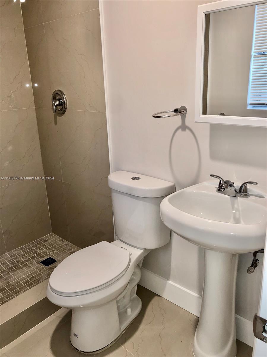 213 SW 14th St C, Dania Beach, Florida 33004, 1 Bedroom Bedrooms, ,1 BathroomBathrooms,Residentiallease,For Rent,213 SW 14th St C,A11563720