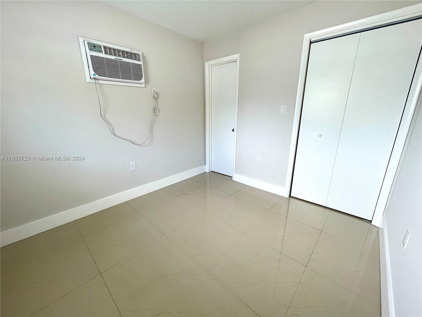 213 SW 14th St C, Dania Beach, Florida 33004, 1 Bedroom Bedrooms, ,1 BathroomBathrooms,Residentiallease,For Rent,213 SW 14th St C,A11563720