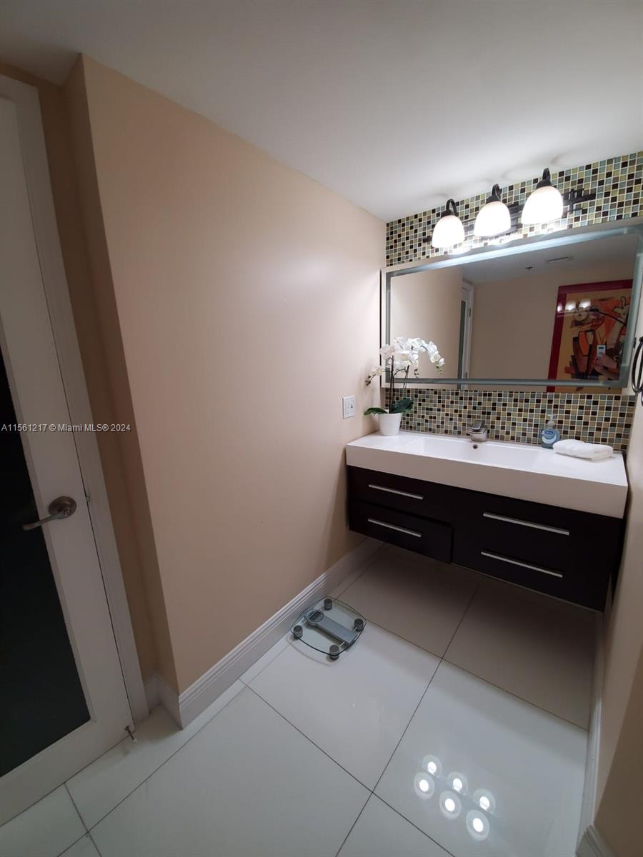1717 N Bayshore Dr A-3646, Miami, Florida 33132, 2 Bedrooms Bedrooms, ,2 BathroomsBathrooms,Residentiallease,For Rent,1717 N Bayshore Dr A-3646,A11561217