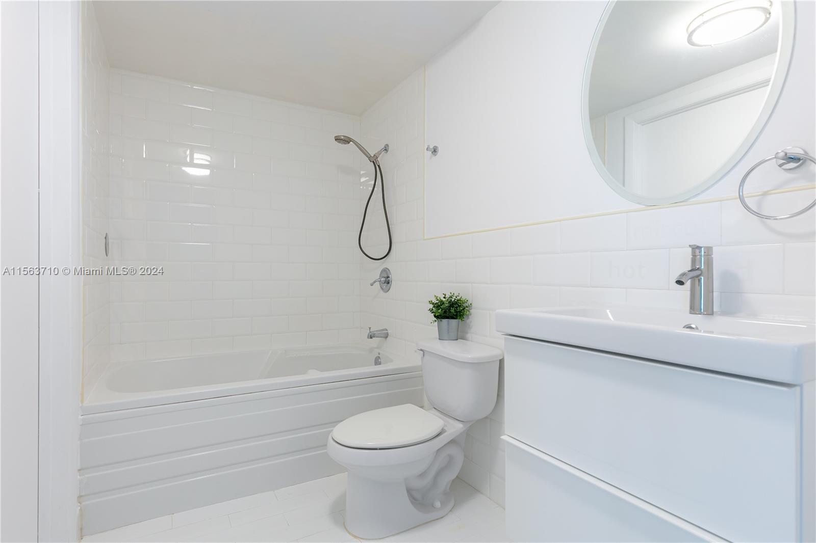 690 SW 1st Ct 2525, Miami, Florida 33130, 1 Bedroom Bedrooms, ,1 BathroomBathrooms,Residentiallease,For Rent,690 SW 1st Ct 2525,A11563710