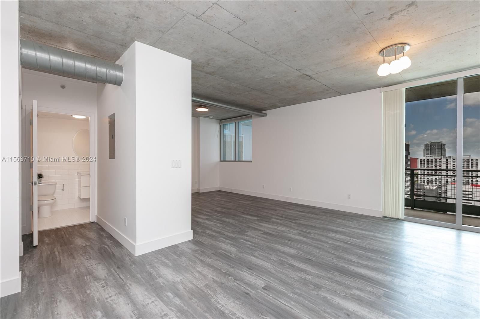 690 SW 1st Ct 2525, Miami, Florida 33130, 1 Bedroom Bedrooms, ,1 BathroomBathrooms,Residentiallease,For Rent,690 SW 1st Ct 2525,A11563710